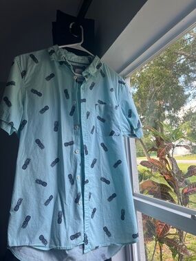 Light Aqua Short-Sleeve Button-Down Shirt with Pineapple Print